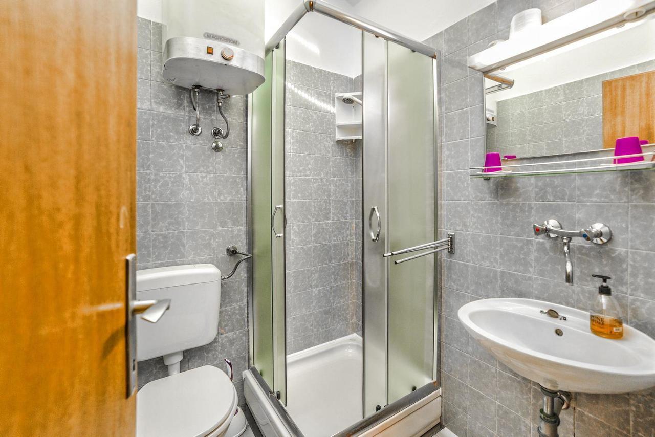 Apartments And Rooms Ana Pomer 217 Luaran gambar